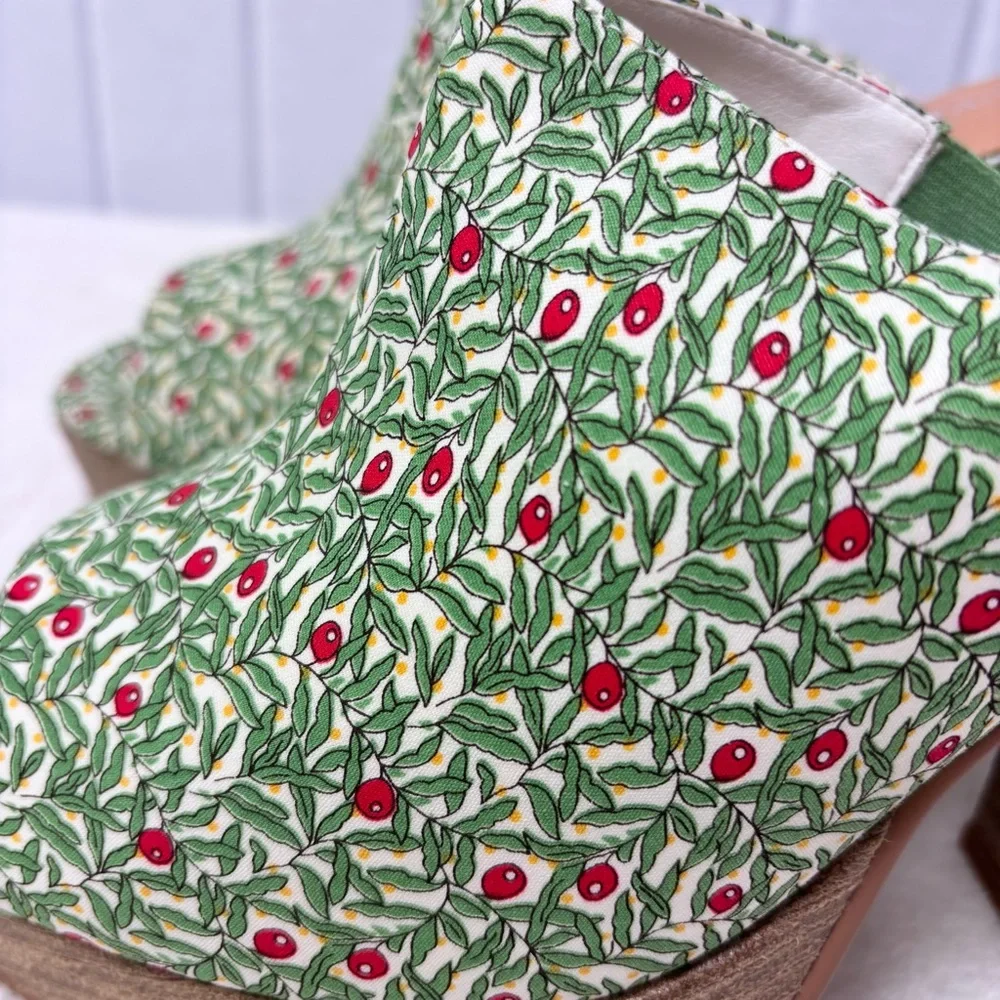 NWT Lisa Vicky Joy Green Botanical Print Platform Mule Clog Heels Size 9